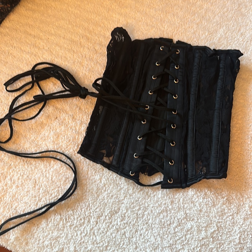 Daisy corset, black XS adjustable. Great condition